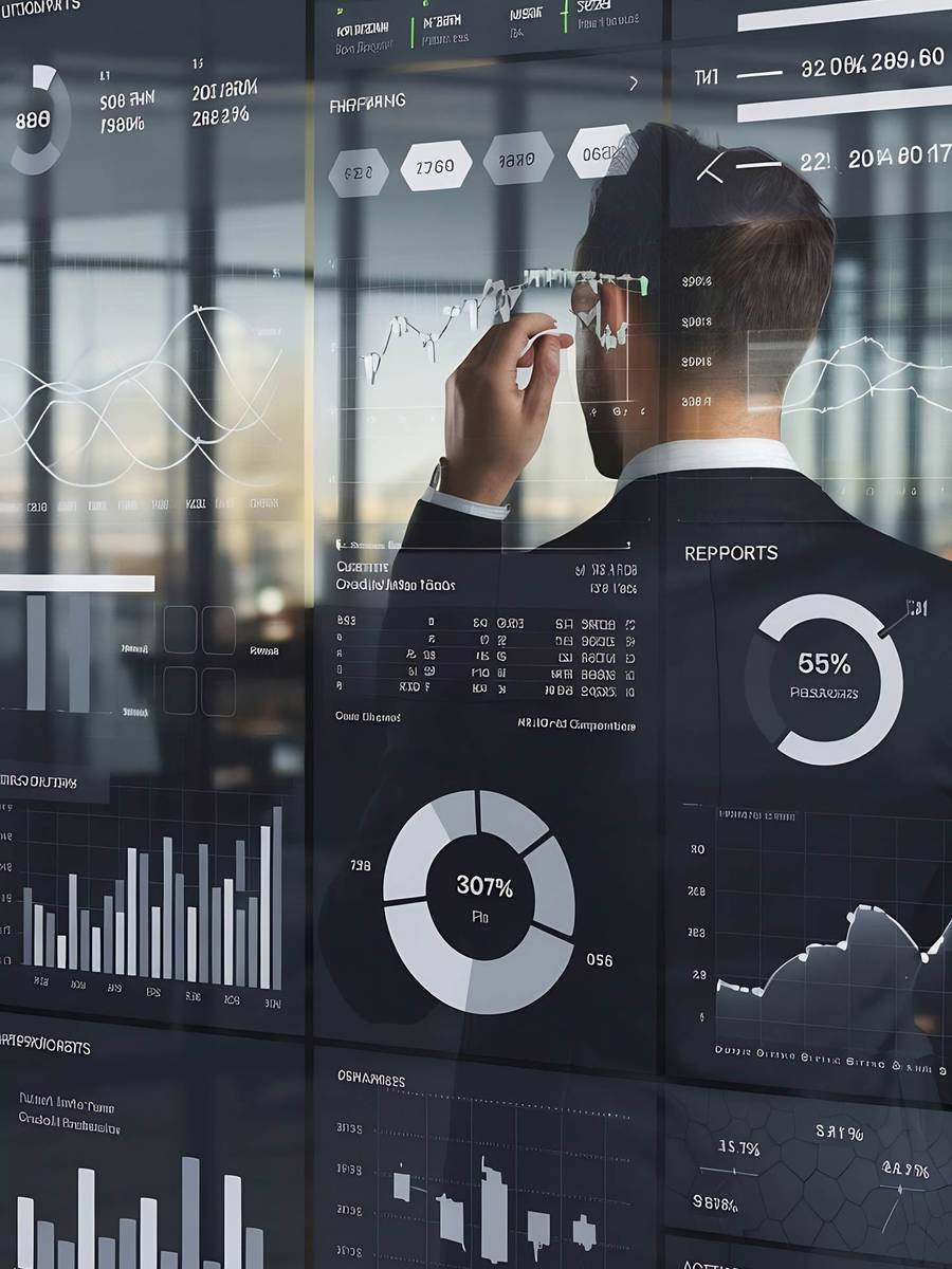 Manager al lavoro su una dashboard di metriche e KPI
